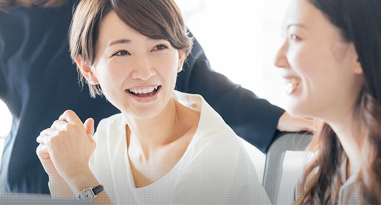 女性がセミナーを受講している